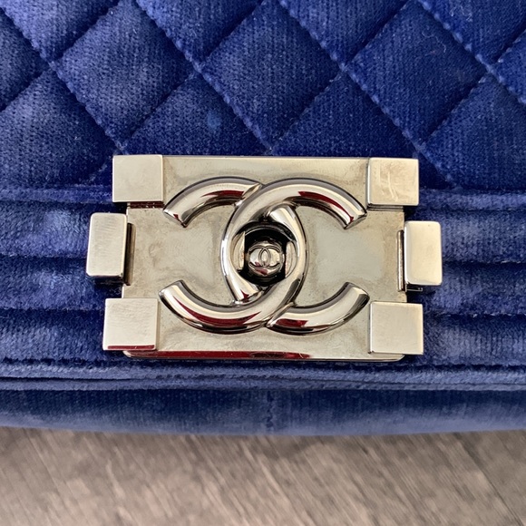 Blue Velvet Chanel medium boy flap - Picture 4 of 12
